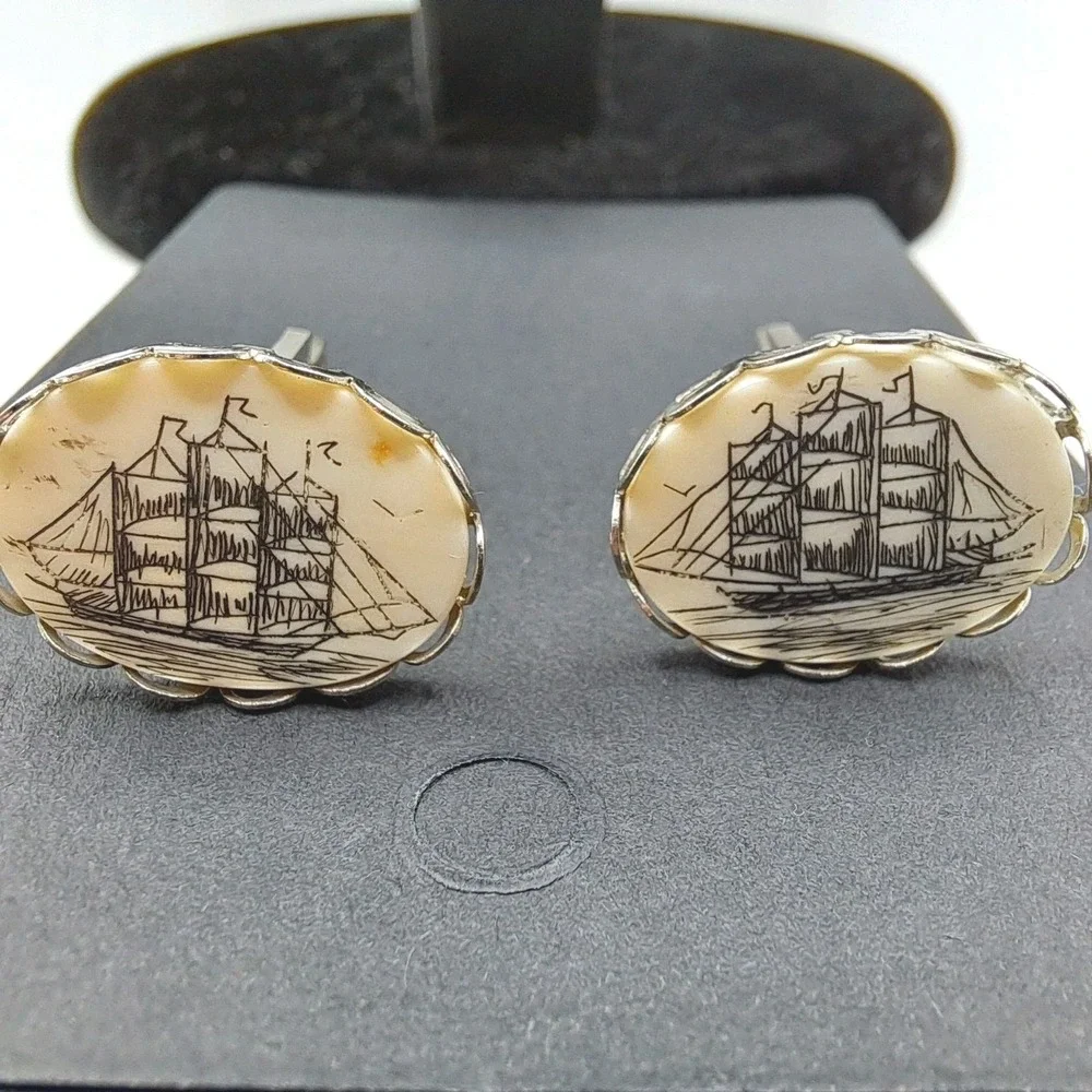 VINTAGE Nautical 3 Sail Clipper Pirate Ship Scrimshaw Cufflinks Oval Gold Tone